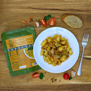 Картопля тушкована з курятиною